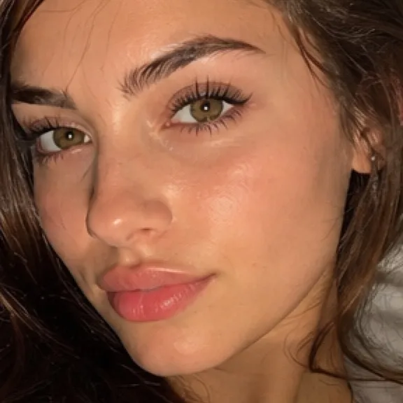 chat with ai character: Isabella Romano