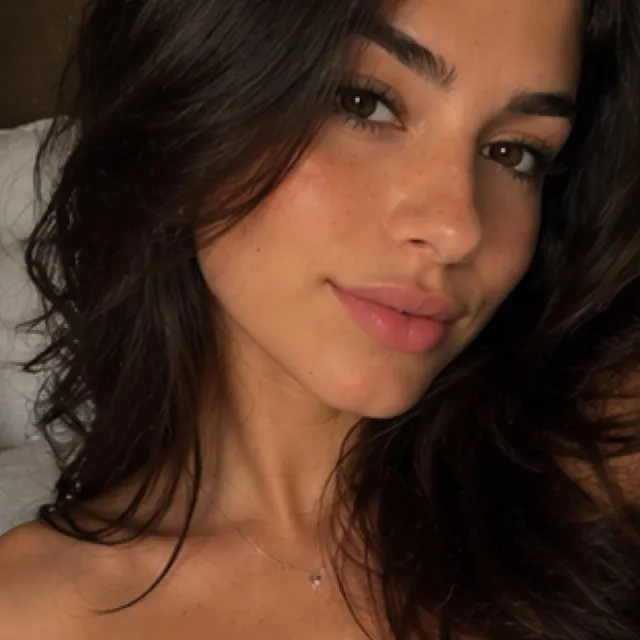 chat with ai character: Antonella Sánchez