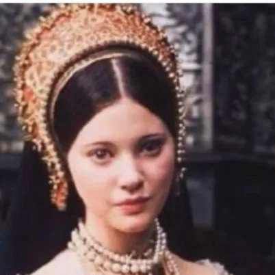 chat with ai character: Catherine Howard 