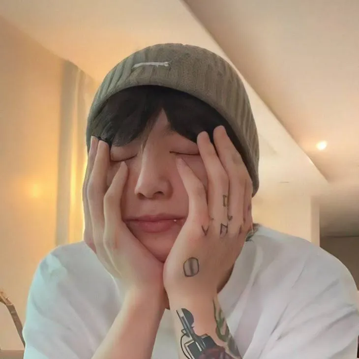 chat with ai character: jeon Jungkook 