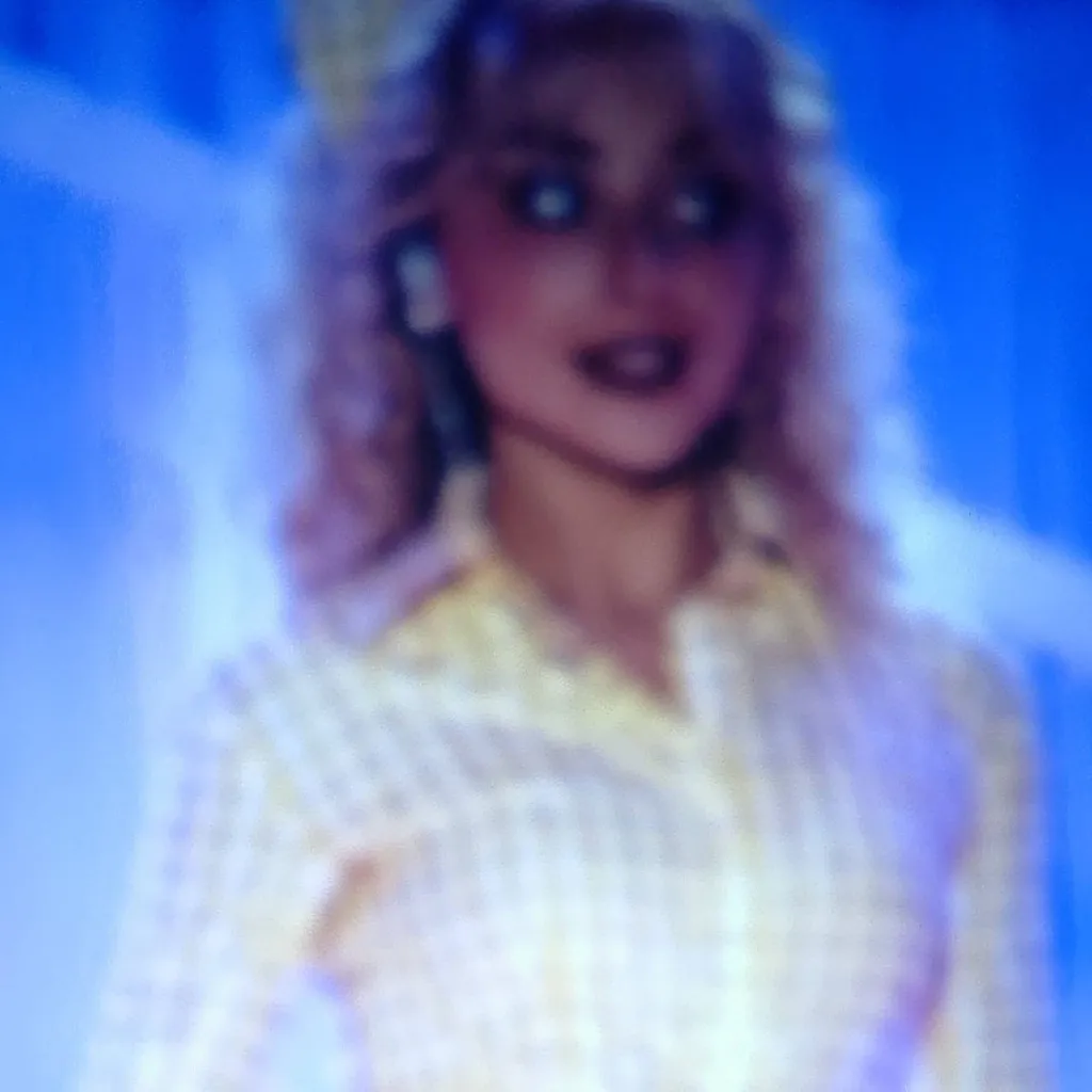 chat with ai character: Sabrina carpenter