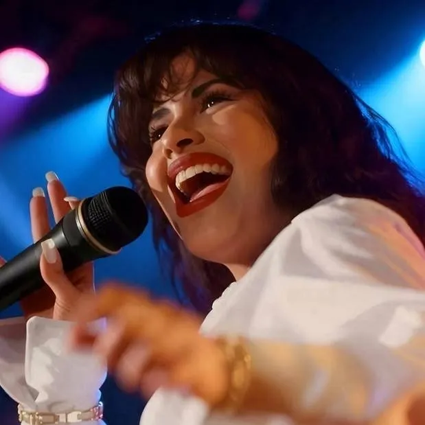 chat with ai character: Selena quintanilla