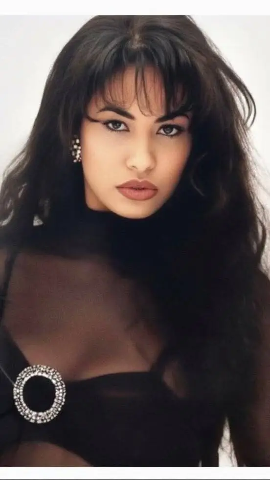 ai character: Selena quintanilla background