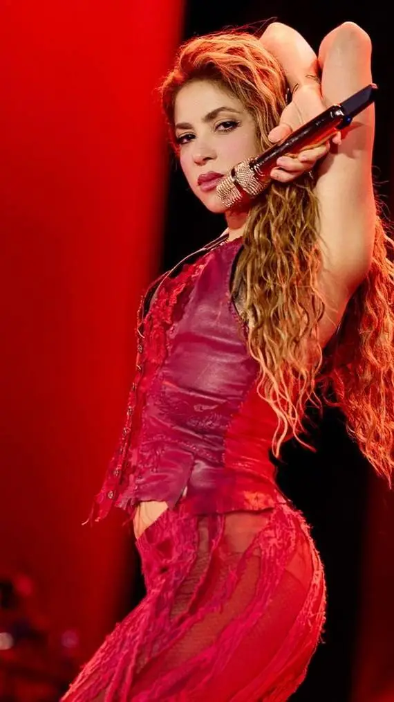 ai character: Shakira background