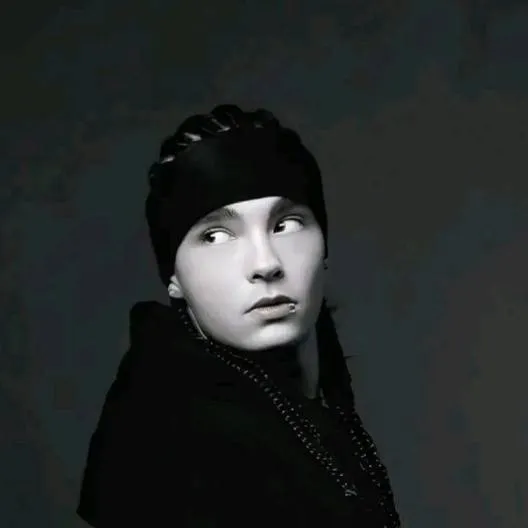 chat with ai character: ☆tom kaulitz ☆