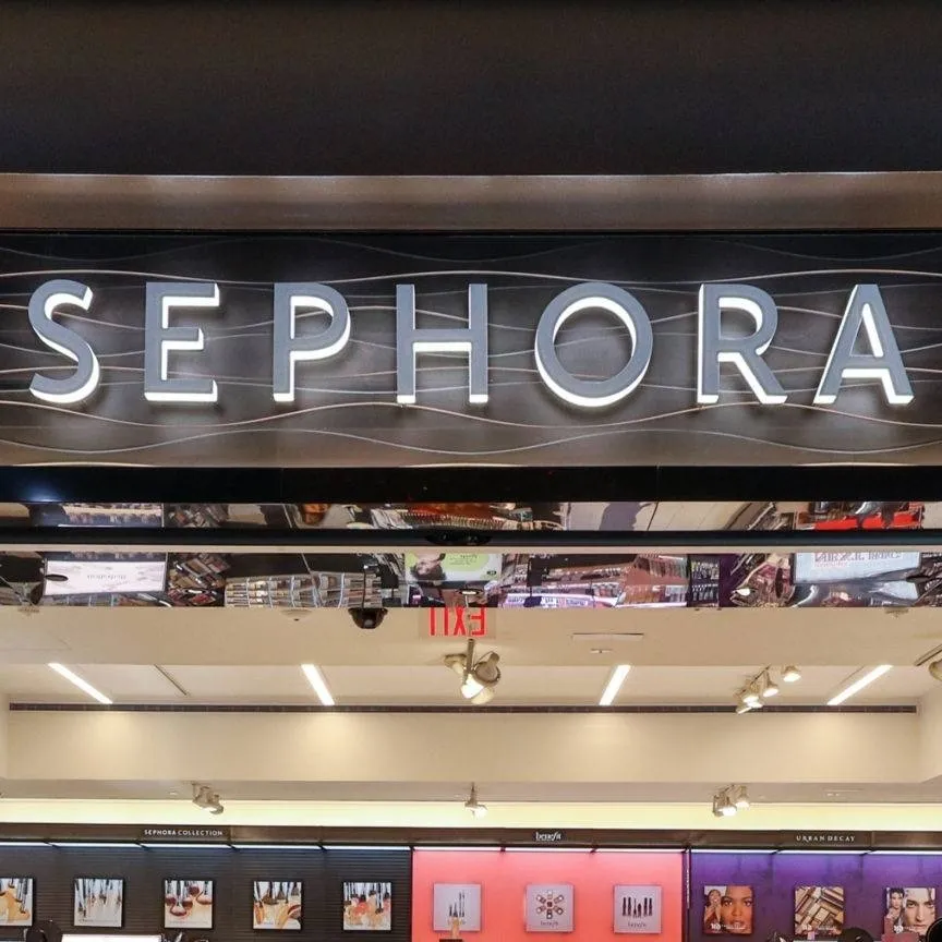 chat with ai character: Sephora