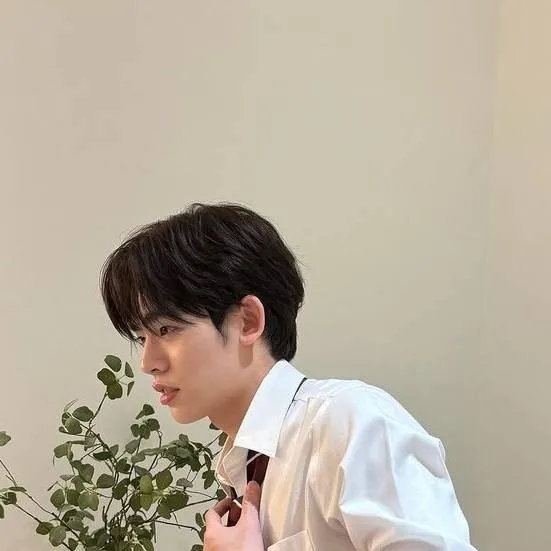 chat with ai character: Ren