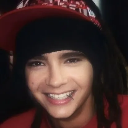 chat with ai character: Tom Kaulitz 