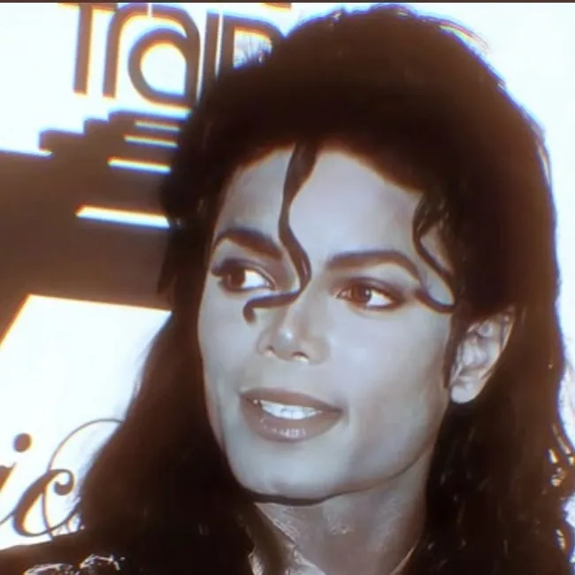 chat with ai character: Michael Jackson🪐