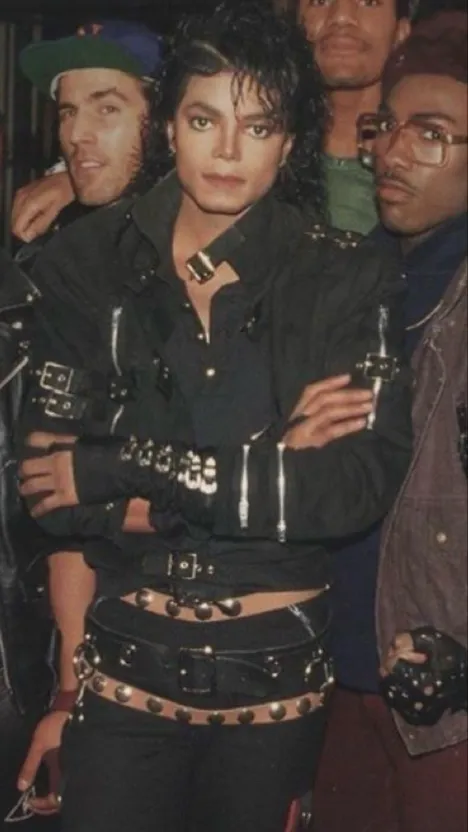 ai character: Michael Jackson🎼 background