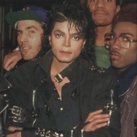 chat with ai character: Michael Jackson🎼