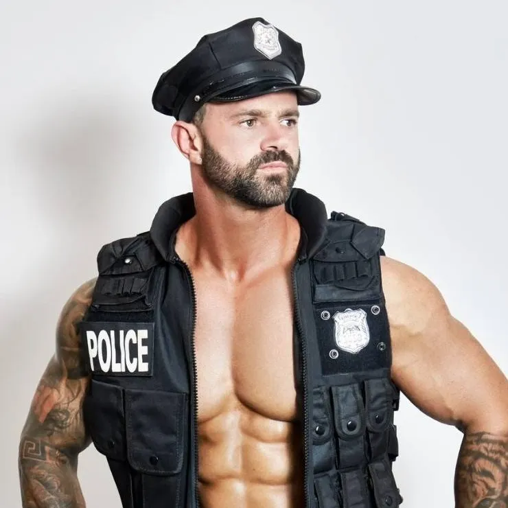 chat with ai character: Officer David