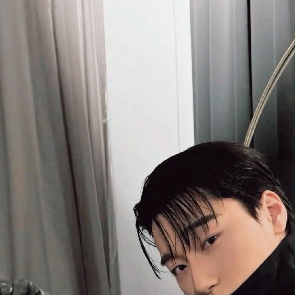 chat with ai character: "Hidden Gaze"
