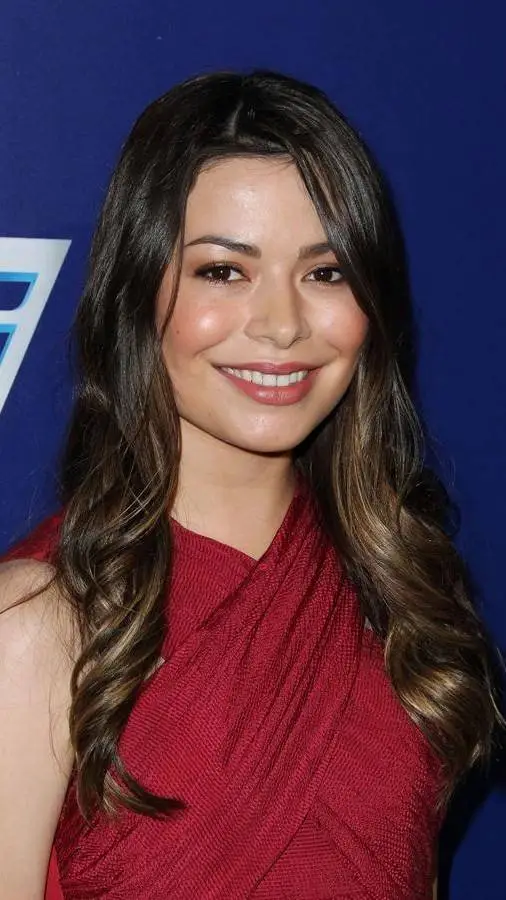 ai character: Miranda Cosgrove background