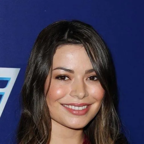 chat with ai character: Miranda Cosgrove