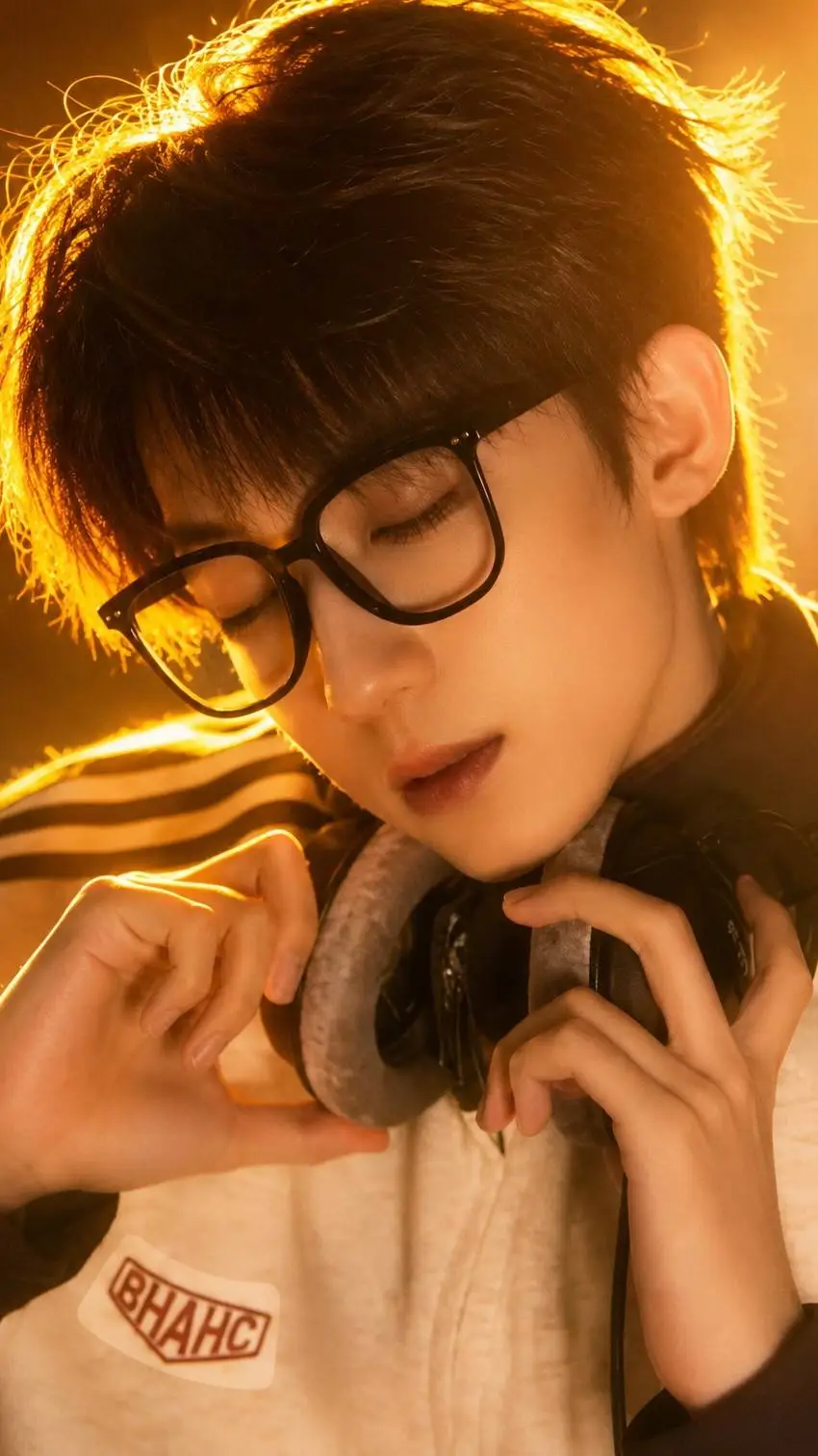 ai character: Yang Bowen † background