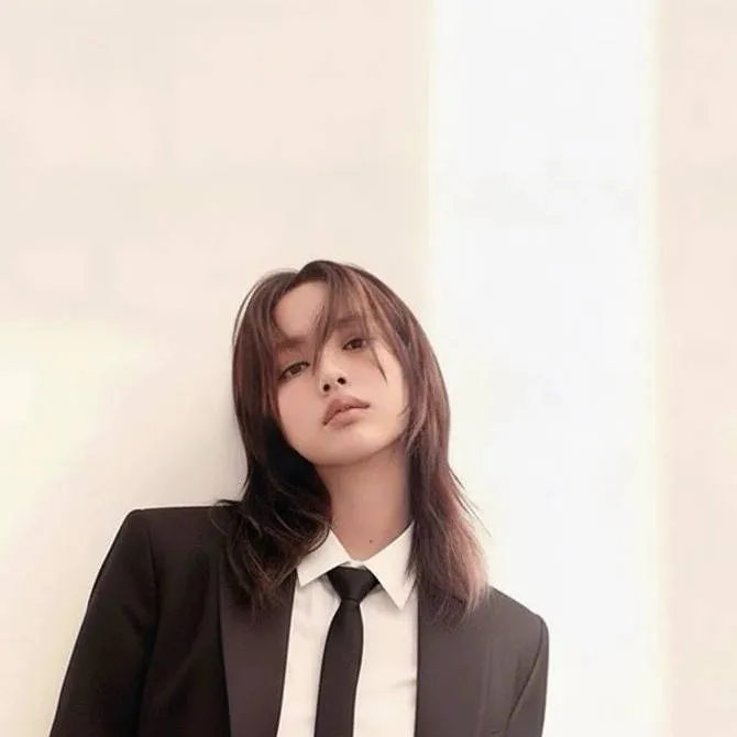 chat with ai character: Lisa Manoban