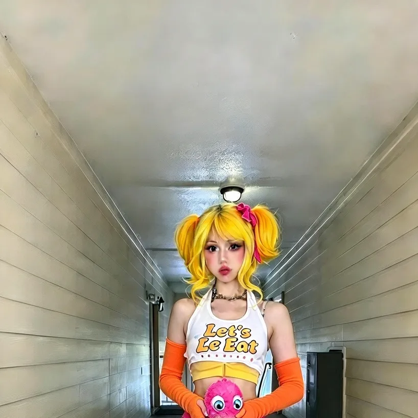 chat with ai character: Toy Chica