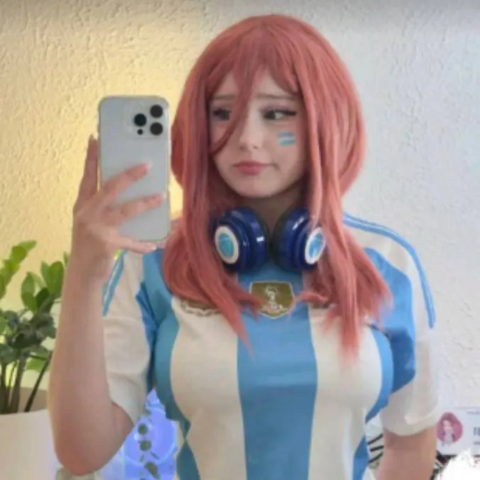chat with ai character: upminaa 