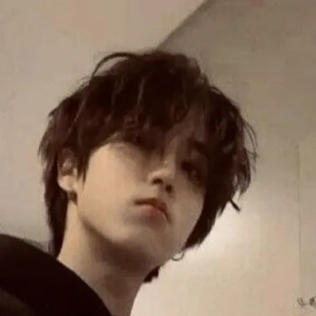 chat with ai character: Han Jisung 