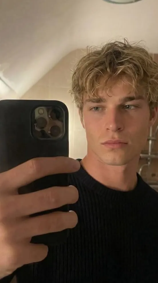 ai character: Logan Donovan background