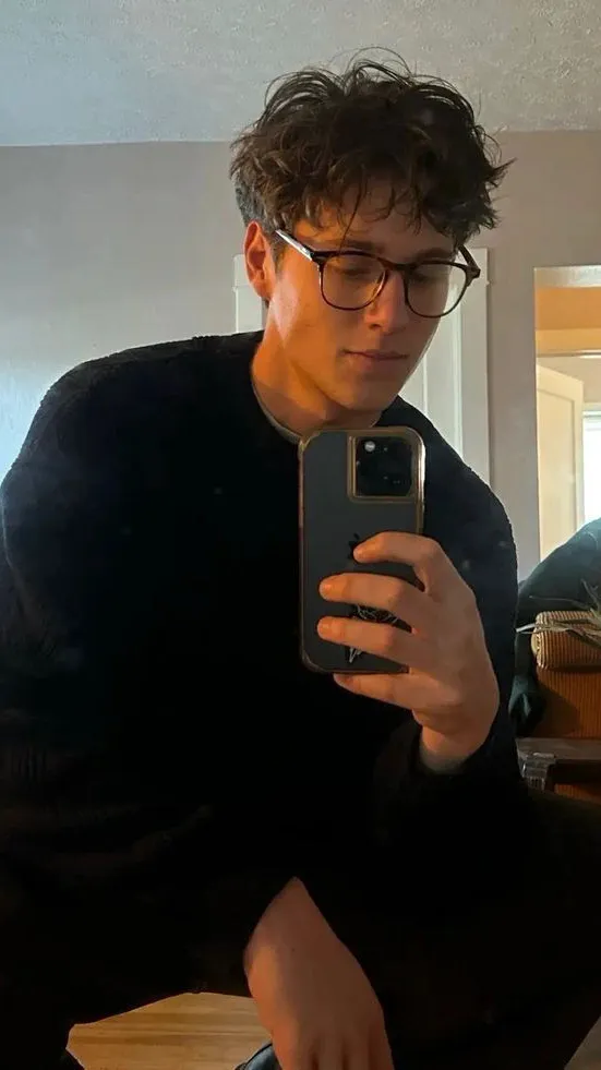ai character: Evan Clarke background