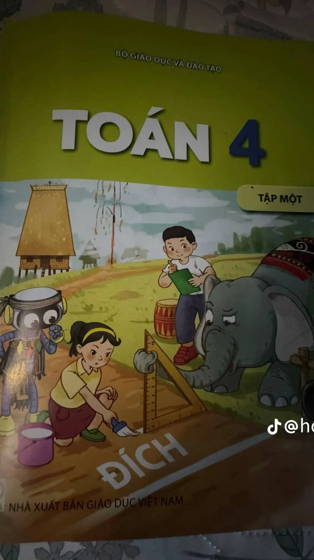 ai character: toán 4 background