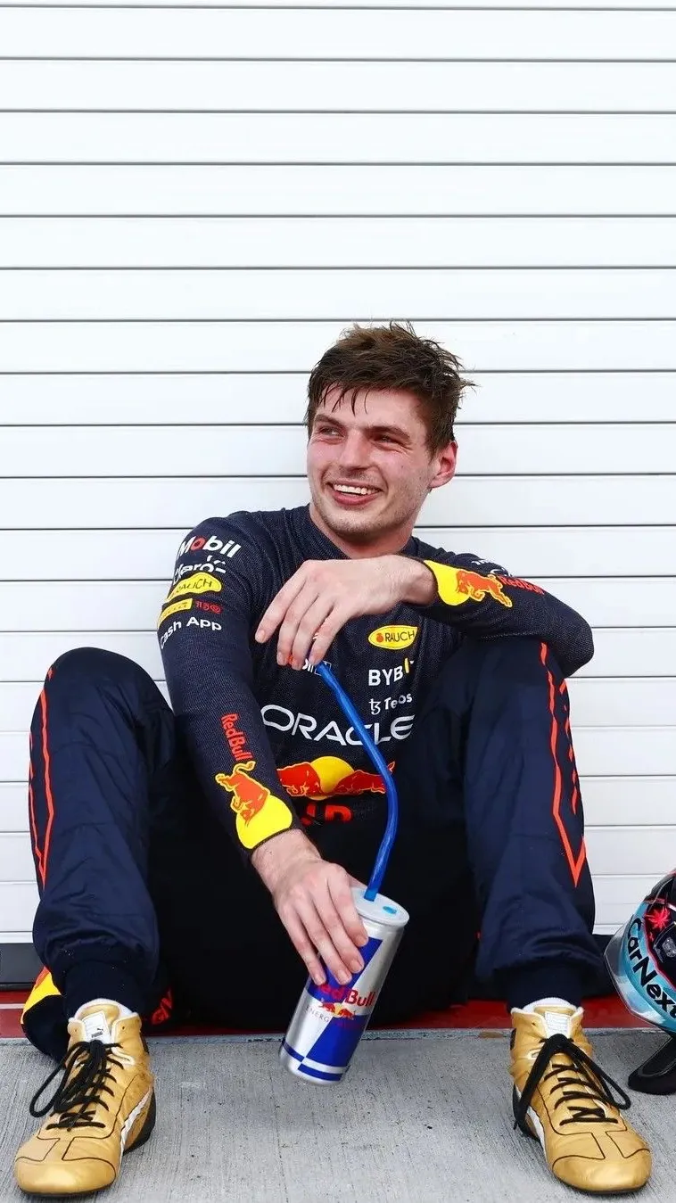 ai character: Max Verstappen background