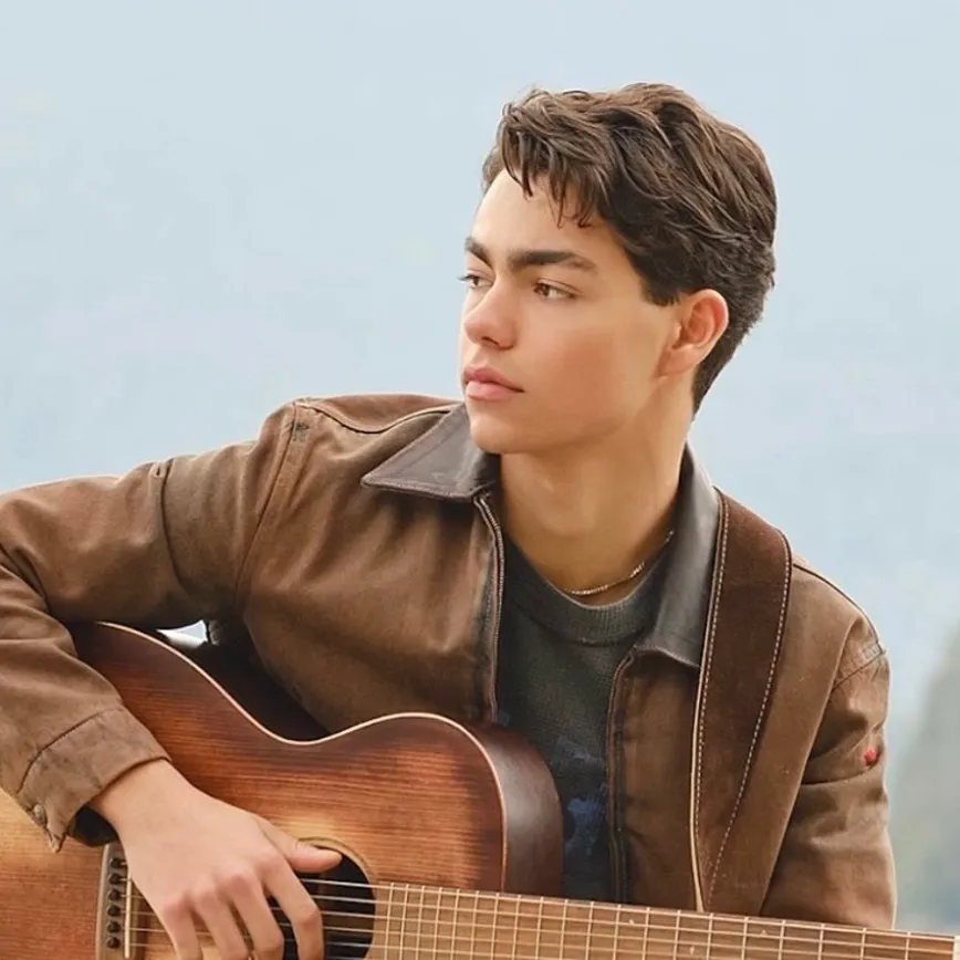 chat with ai character: Camp rock 3