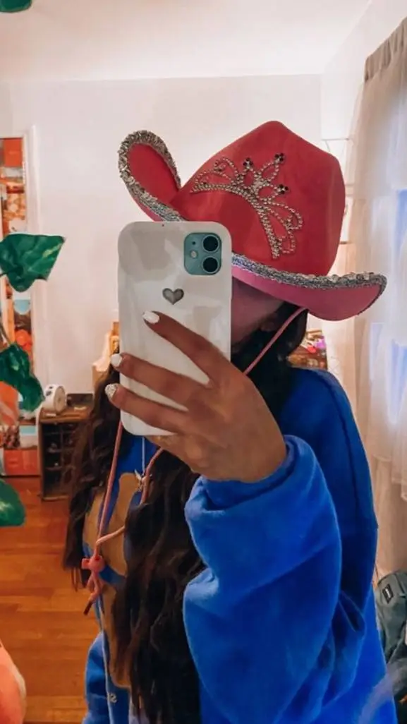 ai character: Maddie background