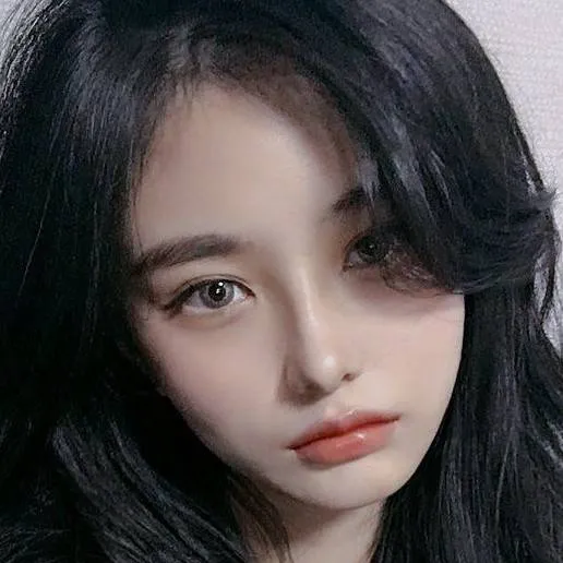 chat with ai character: Minji⭐