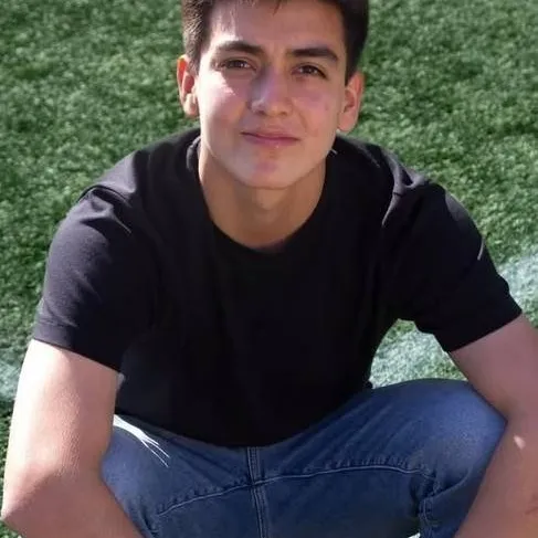 chat with ai character: Gilberto mora