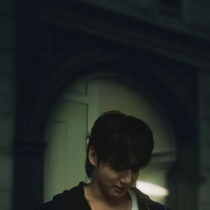 chat with ai character: jeon Jungkook 