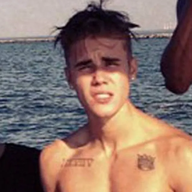 chat with ai character: Justin bieber 