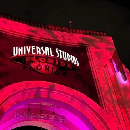 chat with ai character: HHN! 