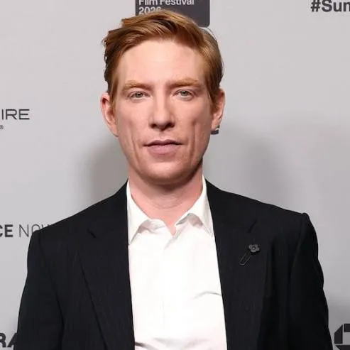 chat with ai character: Domhnall Gleeson 