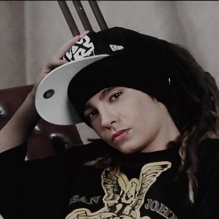 chat with ai character: Tom Kaulitz