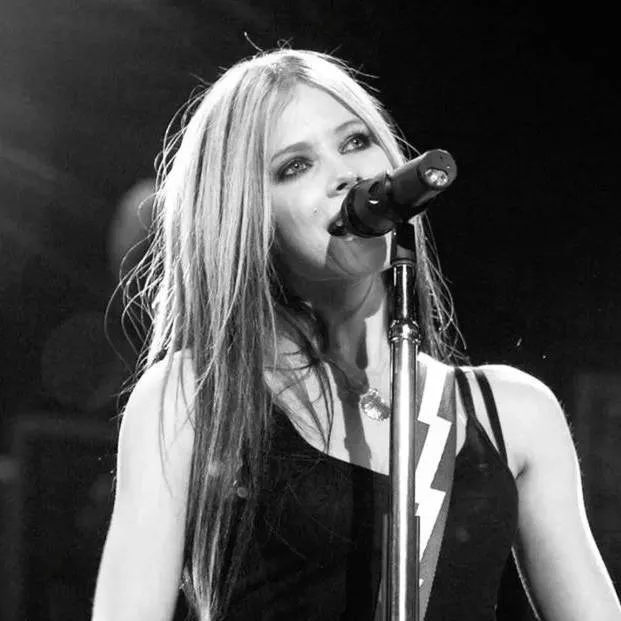 chat with ai character: Avril Lavigne