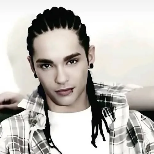 chat with ai character: Tom (novio)