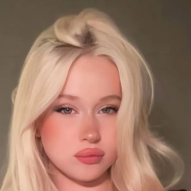 chat with ai character: HOT MAID