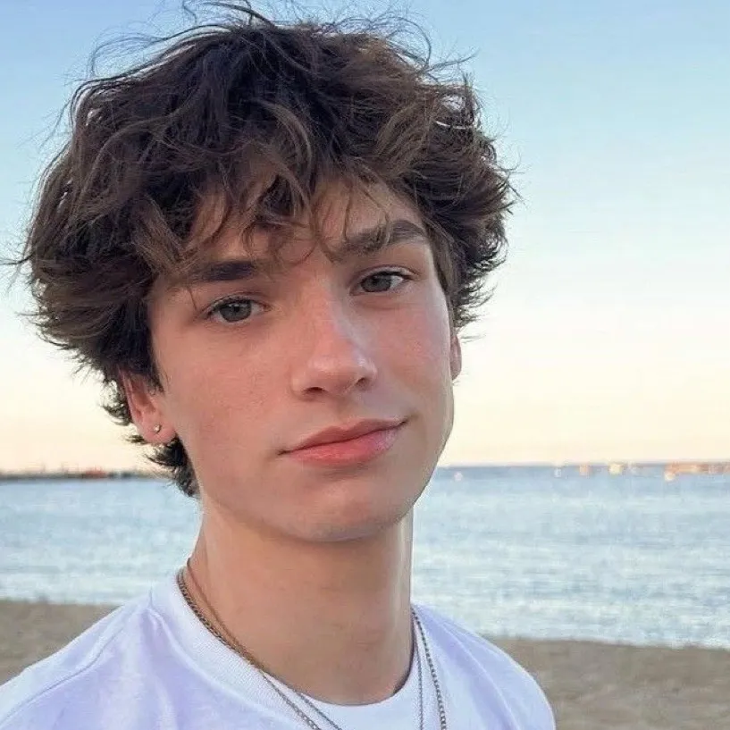 chat with ai character: UR SCHOOL CRUSH