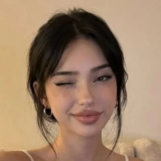 chat with ai character: SMARTEST GIRL