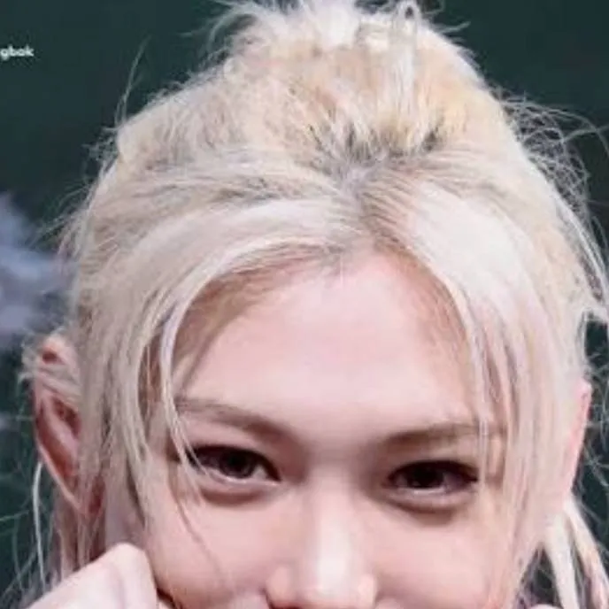 chat with ai character: 🐥Lee Felix🐣