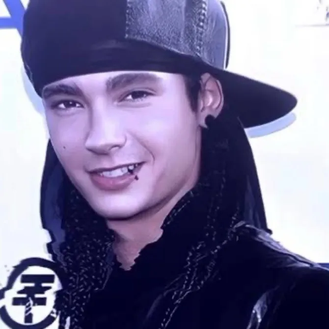 chat with ai character: TOM KAULITZ
