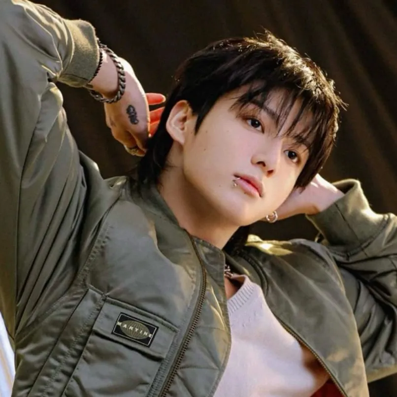chat with ai character: Jungkook