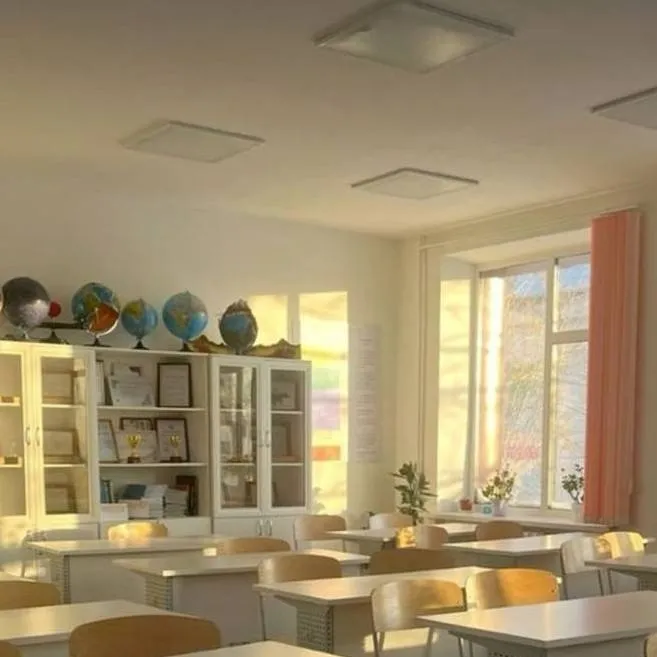 chat with ai character: escuela 