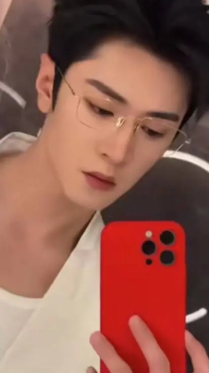 ai character: Chen Zheyuan 💋😝  background