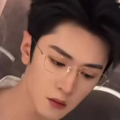 chat with ai character: Chen Zheyuan 💋😝 