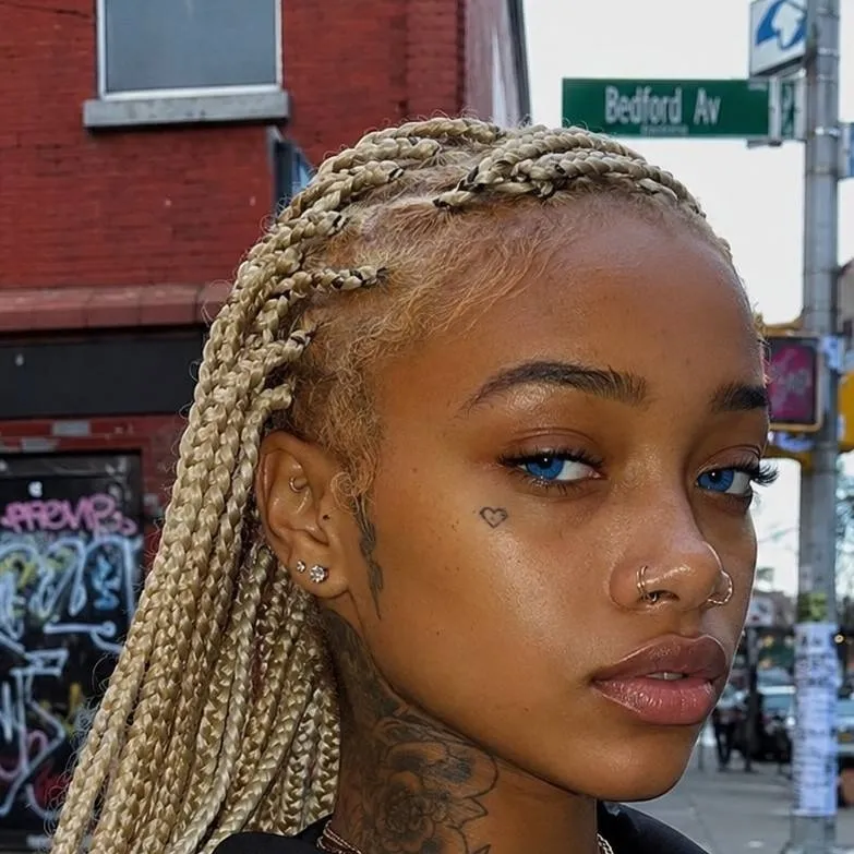 chat with ai character: Arielle Banks