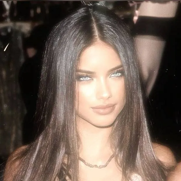 chat with ai character: adriana lima